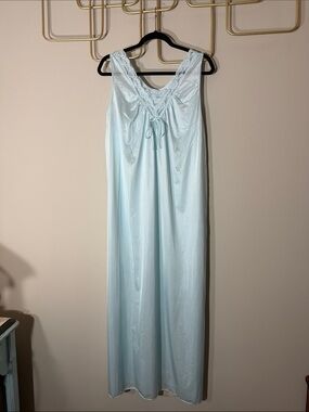 Medium NWT Lorraine Light Blue Nightgown